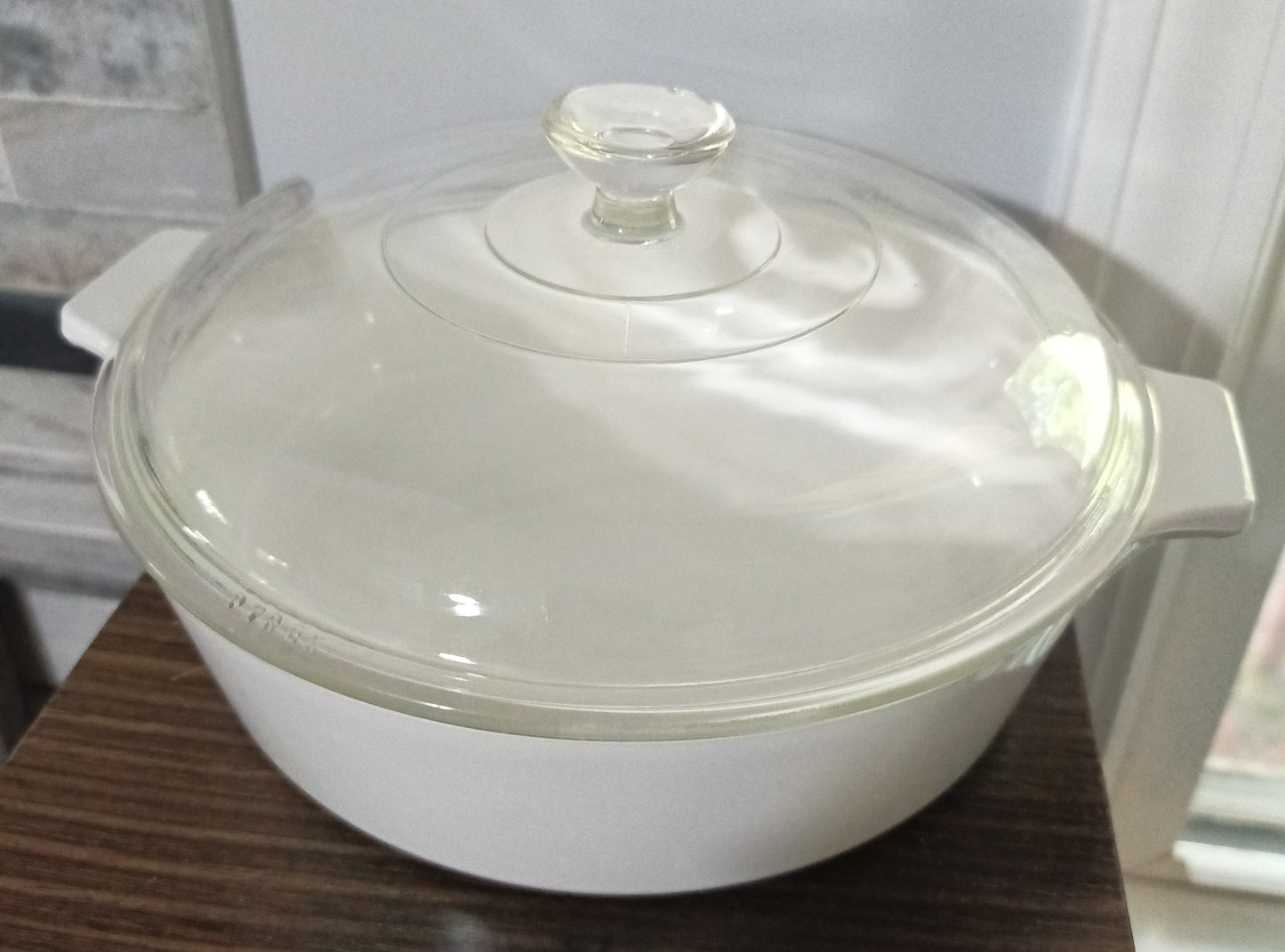 Pyrex CorningWare presenta un diámetro de 19 cm y una profundidad de 5 cm.