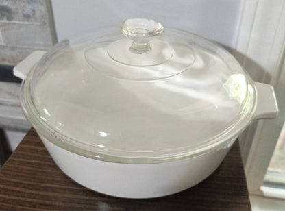 Pyrex CorningWare presenta un diámetro de 19 cm y una profundidad de 5 cm.
