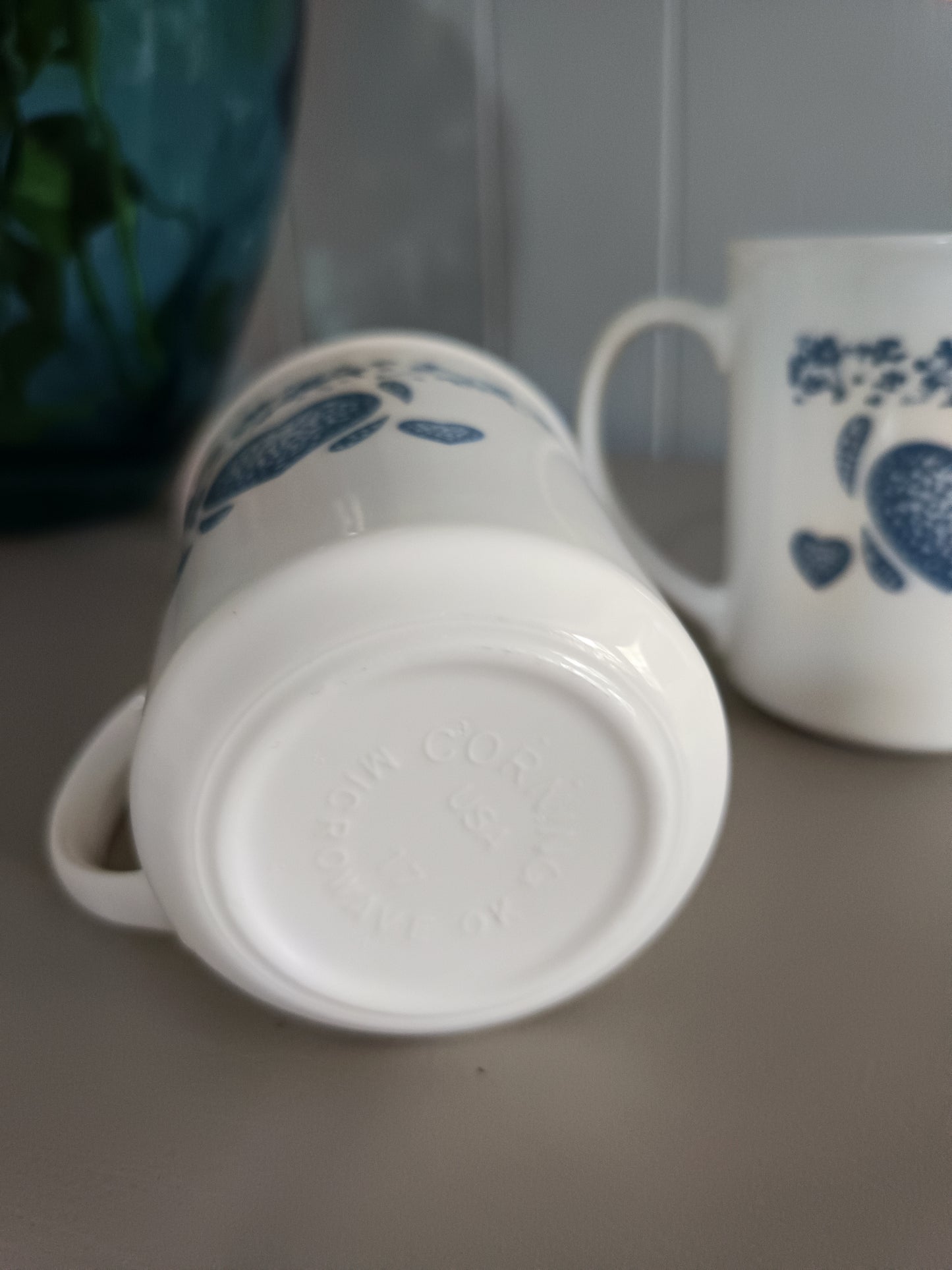 La taza de la colección Blue Hearts de Corelle por Corning