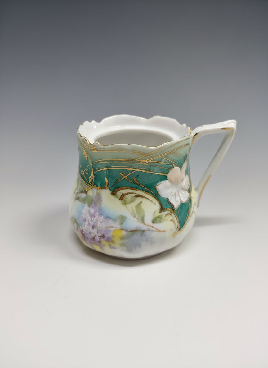 Tazas y platos de porcelana