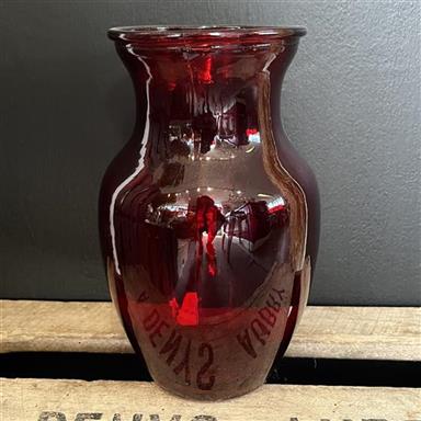El jarrón florero de cristal rojo cobalto de 20 cm de Indiana Glass Company,  combina estética y funcionalidad.
