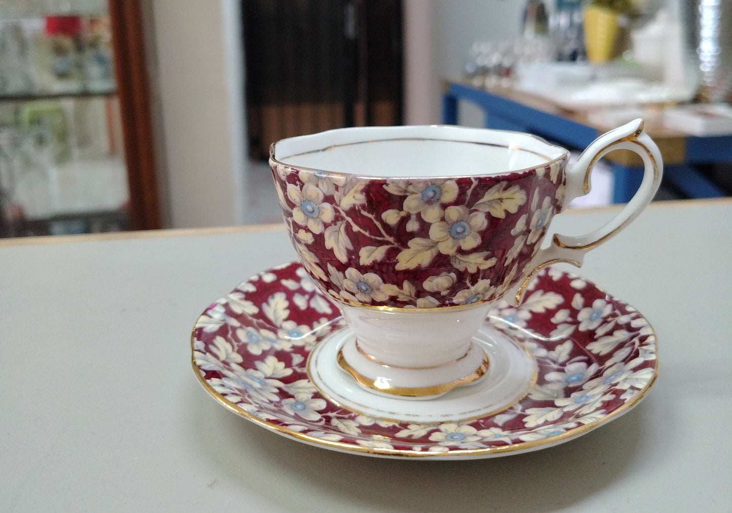 Taza y porcelana de colección/ Engladp
