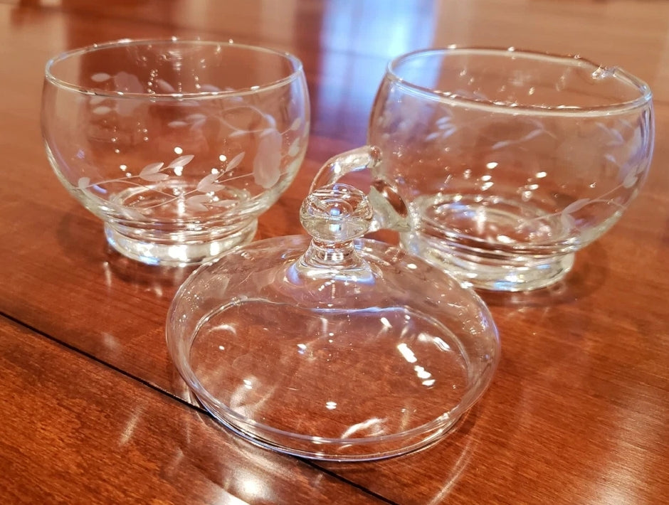 Set de Azúcarera y cremera de la colección Vintage Princess House Heritage están elaborados en cristal grabado, lo que proporciona un acabado elegante y duradero.