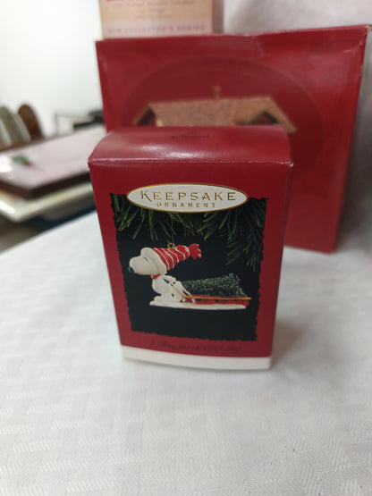 Adornó Navideño de la Colección KEEPSAKE Hallmark Snoopy.