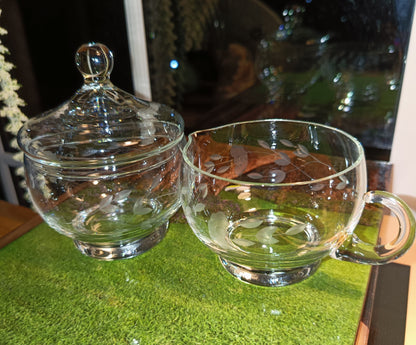 Set de Azúcarera y cremera de la colección Vintage Princess House Heritage están elaborados en cristal grabado, lo que proporciona un acabado elegante y duradero.
