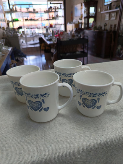 La taza de la colección Blue Hearts de Corelle por Corning Set. 4