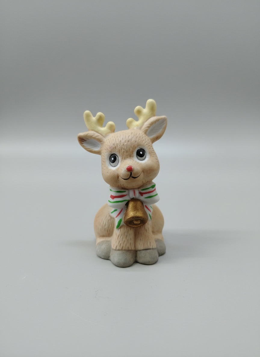 Figura navideña – Reno Sentado con Lazo y Campana