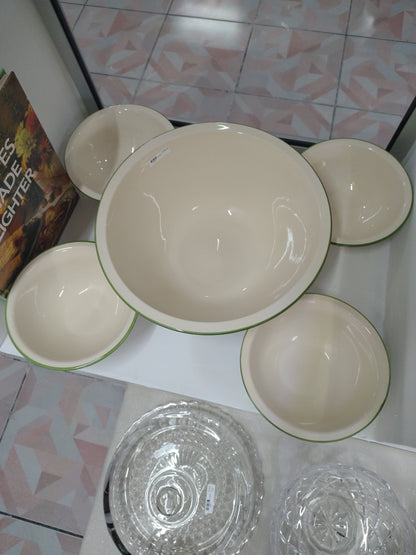 Set de 5 ensaladeras de diseño International Portugal con patrón de oliva.