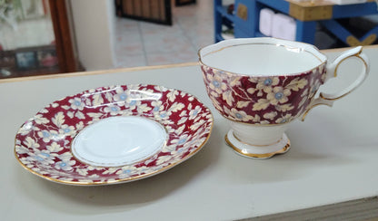 Taza y porcelana de colección/ Engladp