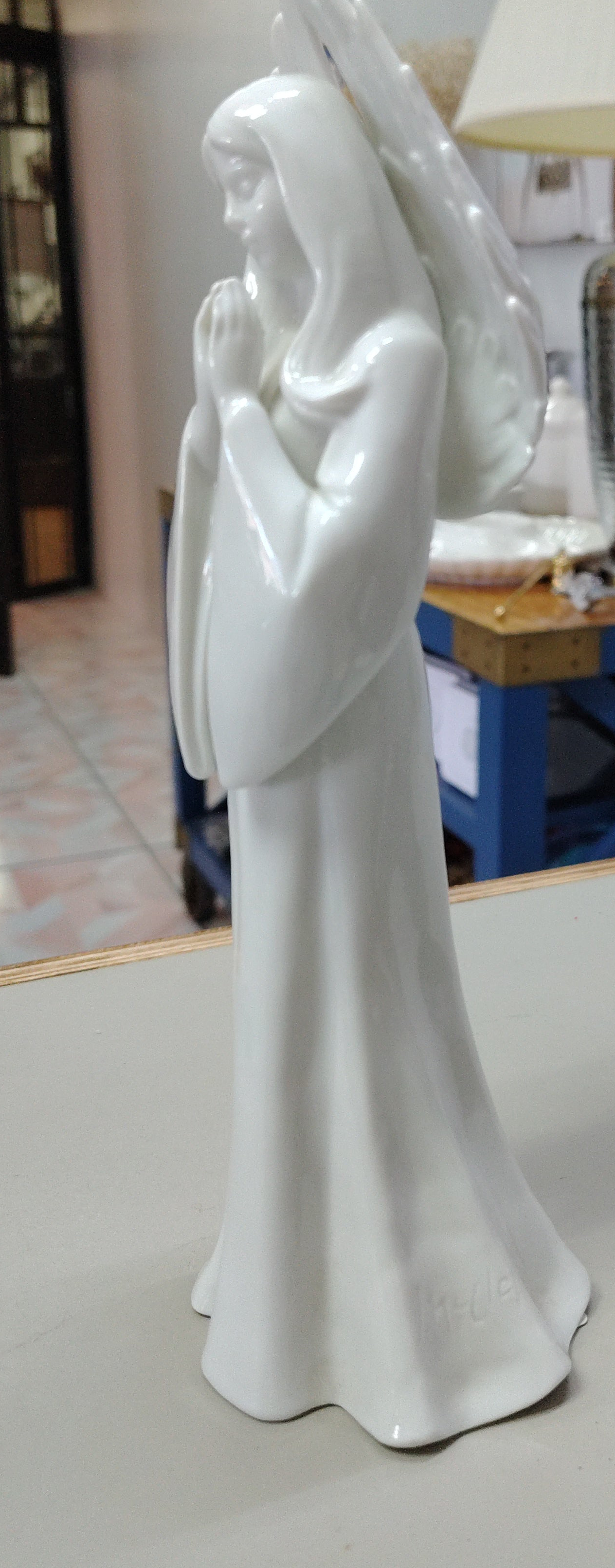 Angel de porcelana