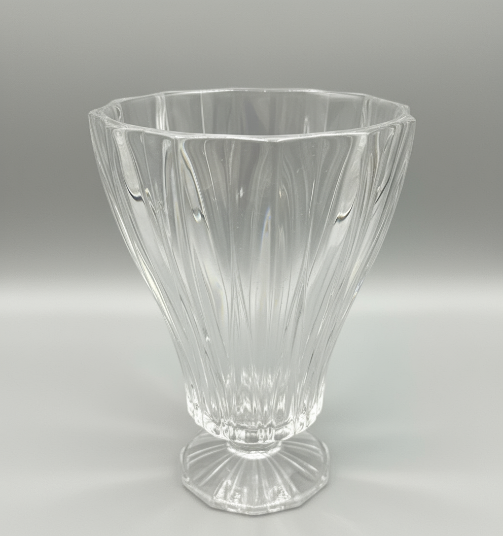 Jarrón Decorativo de Cristal Americano – St. George, Corte Estriado