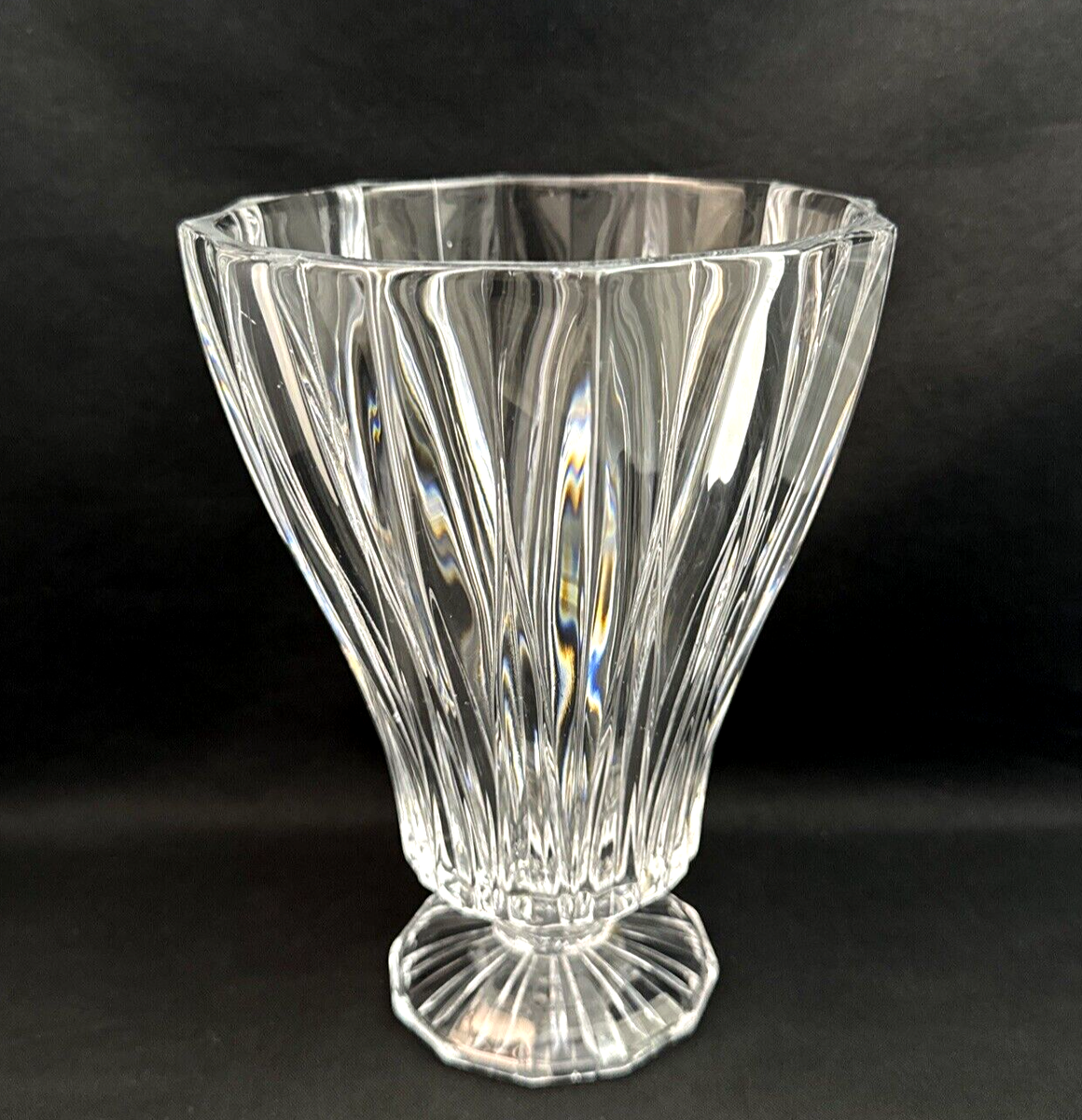 Jarrón Decorativo de Cristal Americano – St. George, Corte Estriado