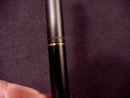 Pluma-Bolígrafo Parker Arrow en acabado mate negro