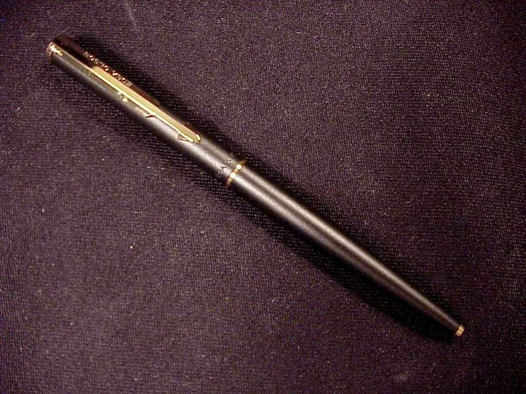 Pluma-Bolígrafo Parker Arrow en acabado mate negro